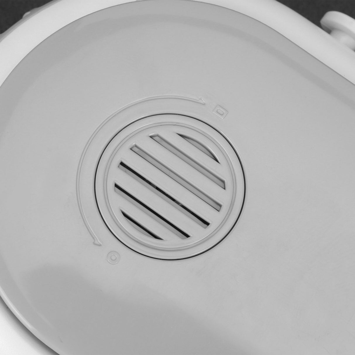 Electric Desktop Fan with 3 Speeds Portable Neck Hanging Aromatherapy Fan USB Charging(White )