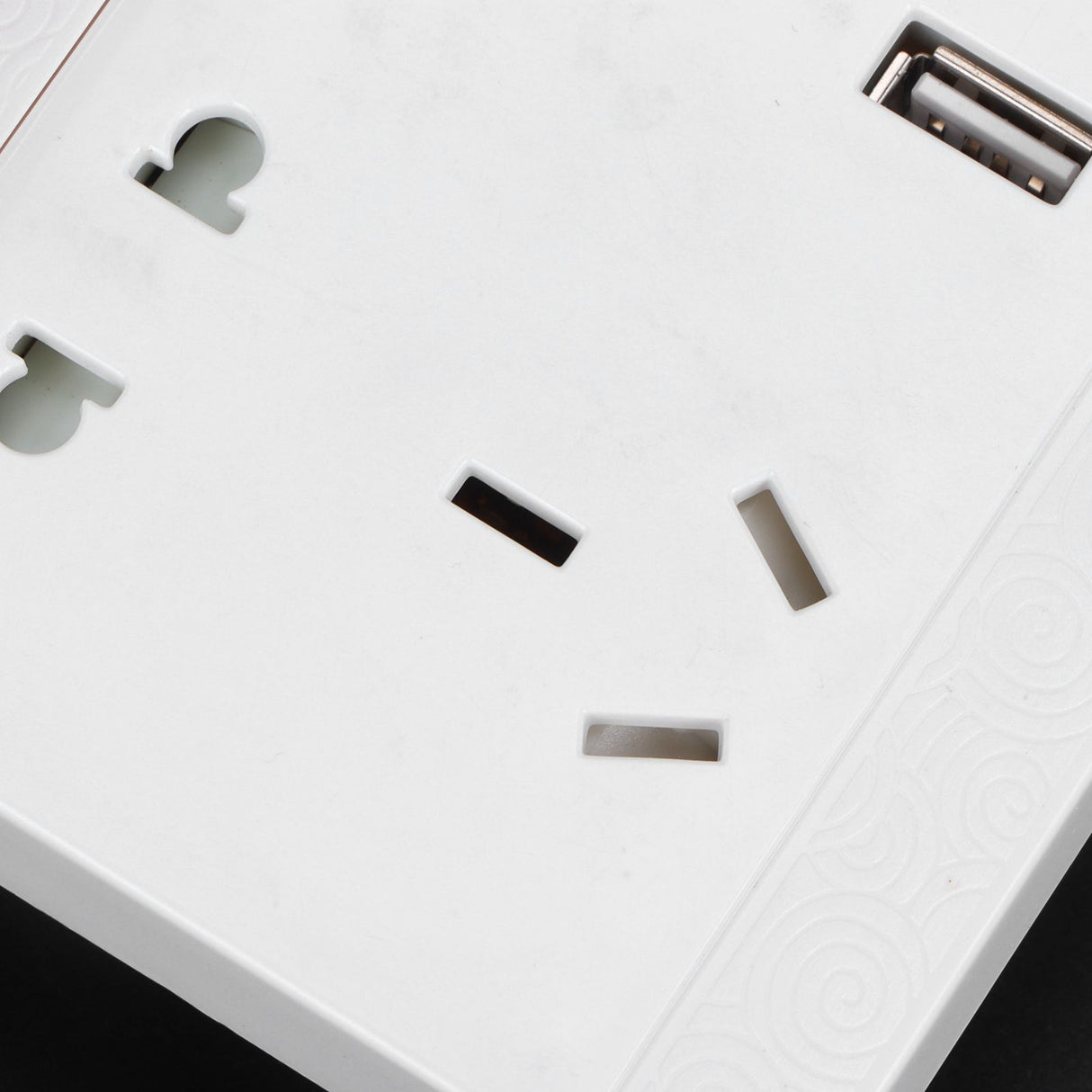 Multi-Functional Wall Power Outlet Socket with 2 USB Port 13A for Home Office AU Plug 110/220V
