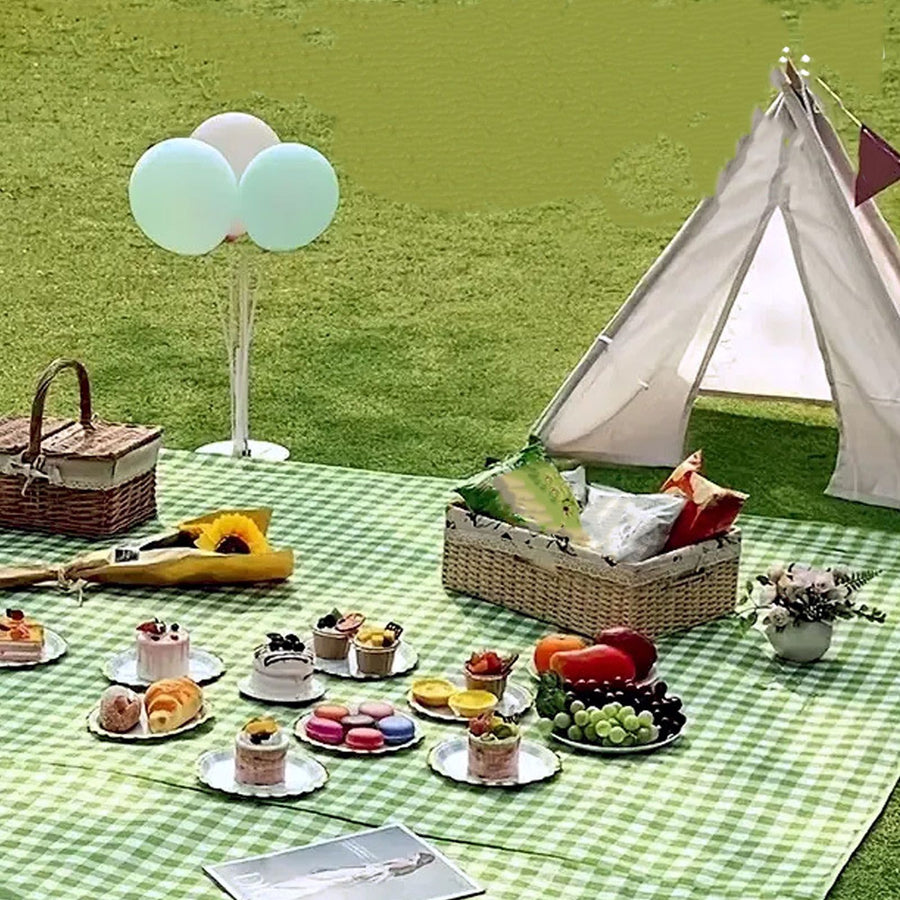 Outdoor Picnic Blanket Thick Non Woven Foldable Beach Mat for Spring Summer Camping Green Grid 100x150cm