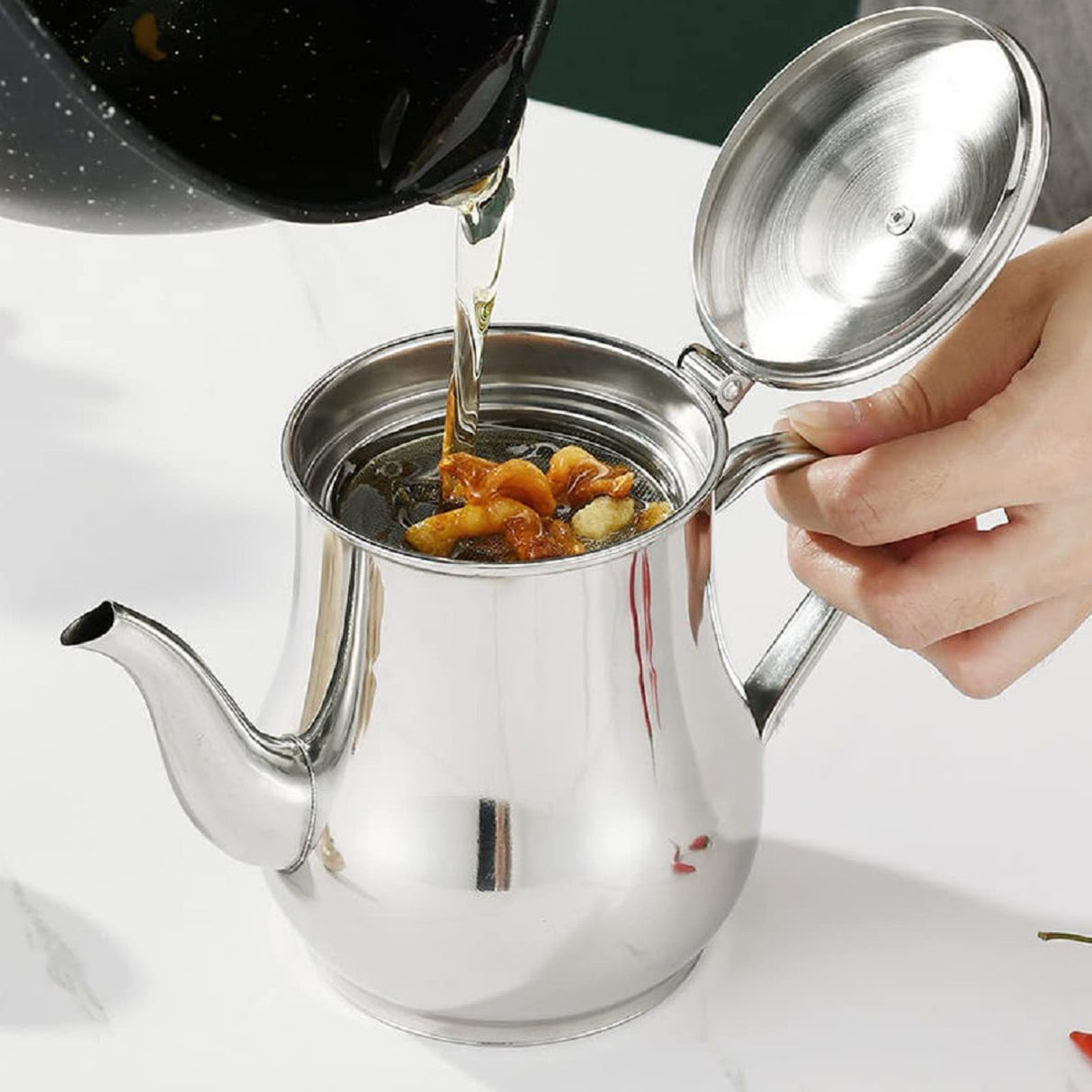 Stainless Steel Lubricator with Filter Screen Oil Strainer Pot Olive Oil Dispenser With Dust Proof Lid