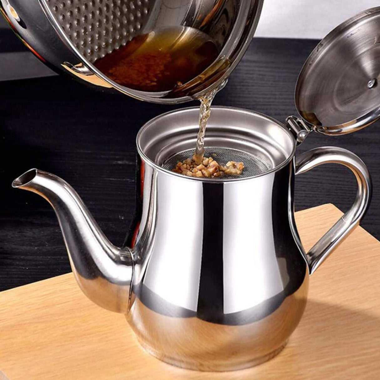 Stainless Steel Lubricator with Filter Screen Oil Strainer Pot Olive Oil Dispenser With Dust Proof Lid