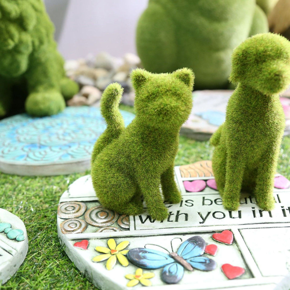 Flocked Animal Statue European Style Handcrafted Resin Simulation Moss Flocked Figurine for Garden Type B