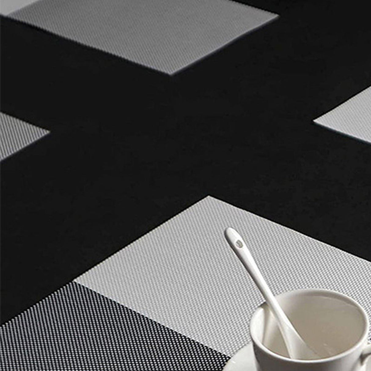 8pcs Placemats Easy Cleaning PVC Material Waterproof Black White Plaid Pattern Dining Placemats for Hotel