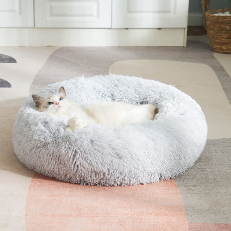 Plush Pet Nest Soft Donut Cat Bed – Cozy Round Couch for Cats and Small Dogs, Comfortable Sleeping Spot for Warmth and Deep Sleep, Suitable for Indoor Home Use (S, Grey)