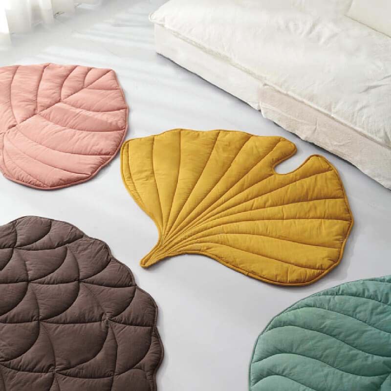 Leaf-Shaped Multi-Functional Pet Mat – Plush, Thick, and All-Season Comfort for Your Cat or Dog, Perfect as a Floor Pad, Crate Cushion, Sofa Protector, or Cozy Blanket (Orange)