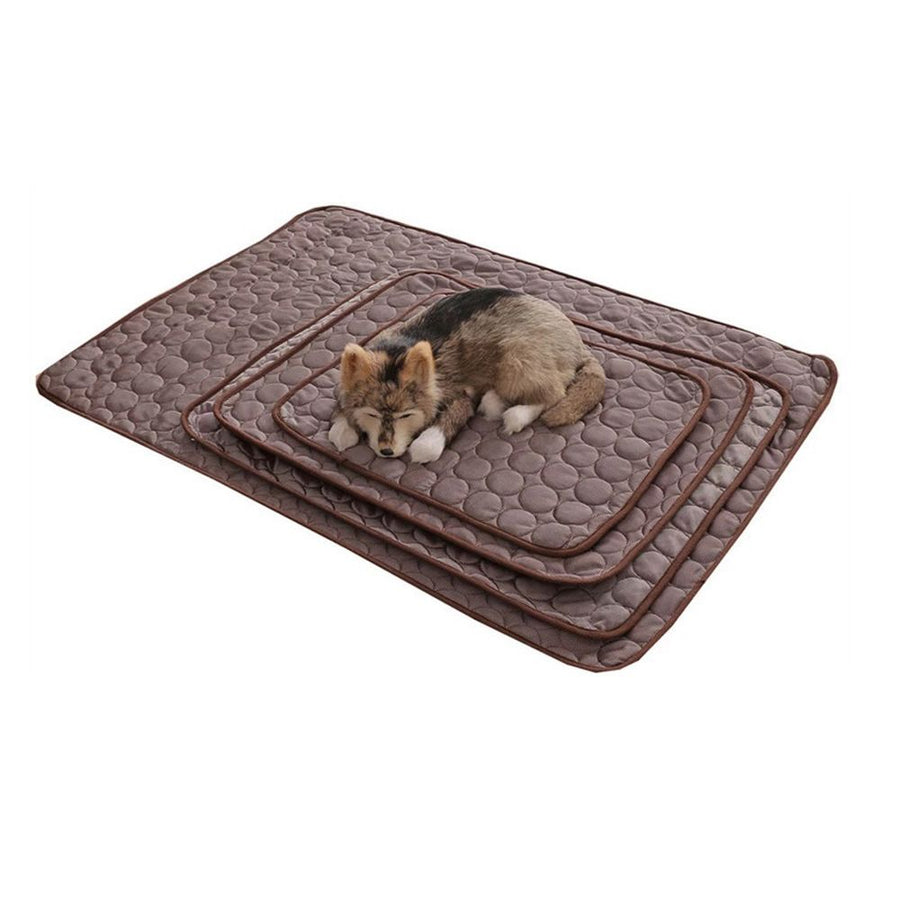 Pet Cooling Mat with Circular Quilted Pattern, Breathable Mesh Fabric and Soothing Gel Layer for Summer Lounging on Sofas, Floors, Crates, Beds, Car Seats and Outdoor Areas (Grey, XL)