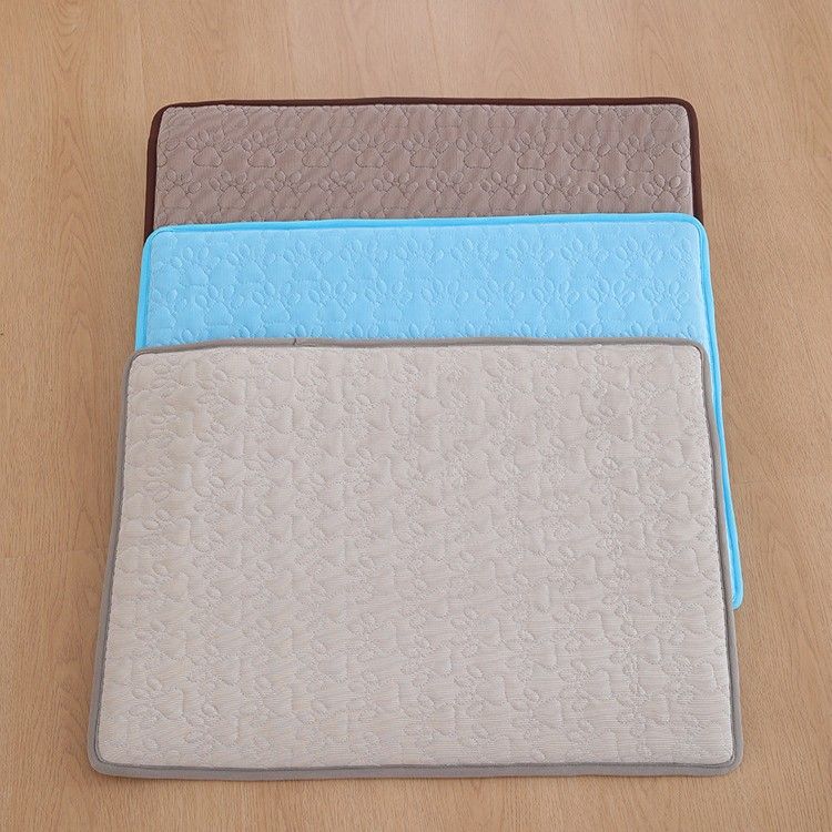 Cooling Pet Mat with Breathable Ice Silk Surface and Thick High-Elastic Foam for Dogs and Cats to Rest on Floors and Sofas During Hot Weather (Grey, XL)