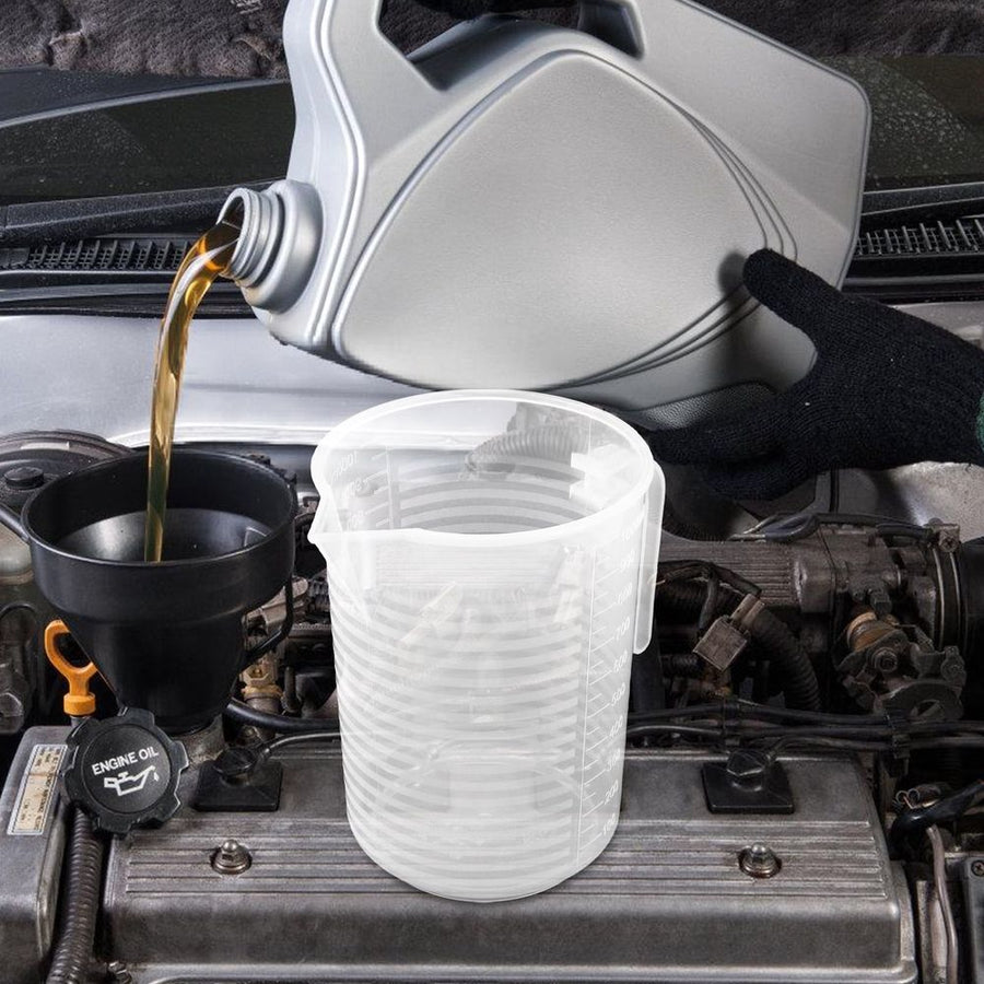 Easy to Use Plastic Measuring Cup with Handle for Engine and Transmission Oil