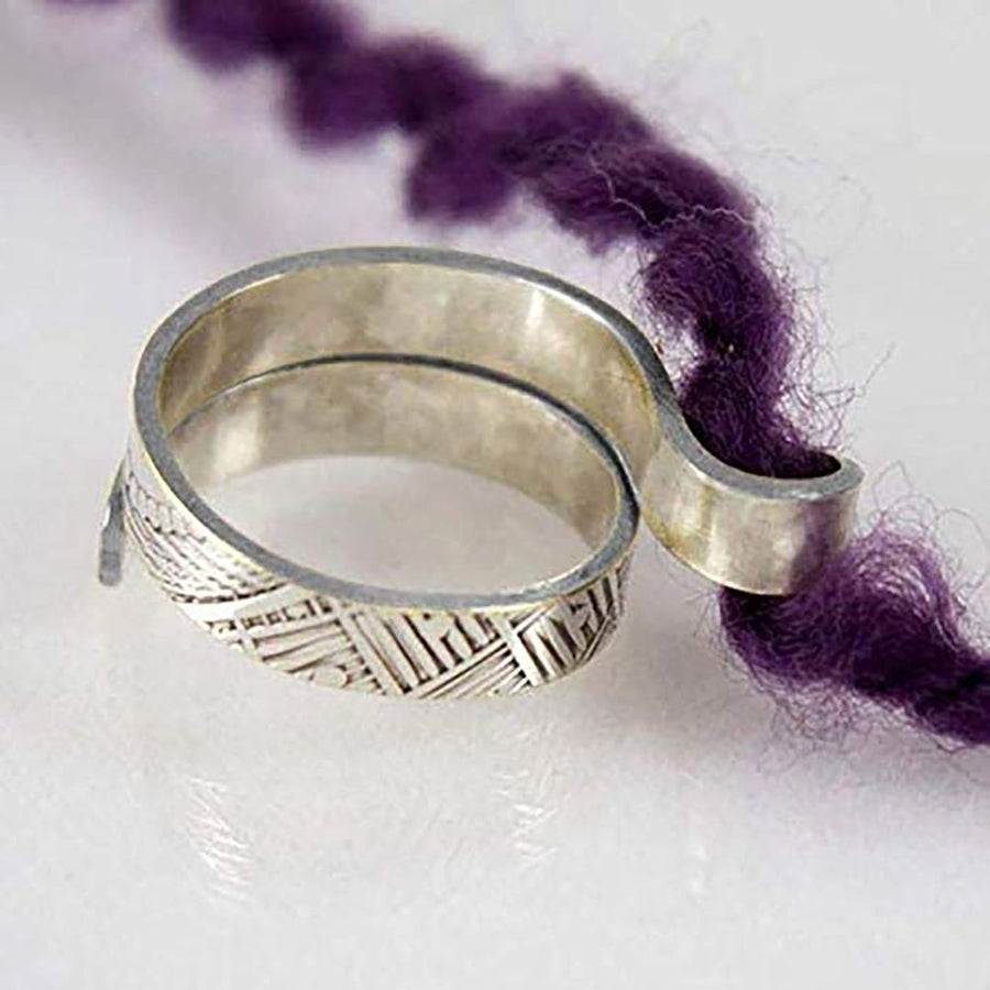 Alloy Anti Wear Knitting Loop Finger Yarn Thread Control Guide Tool For Hand Knitting Craft Enthusiast Sewing Projects