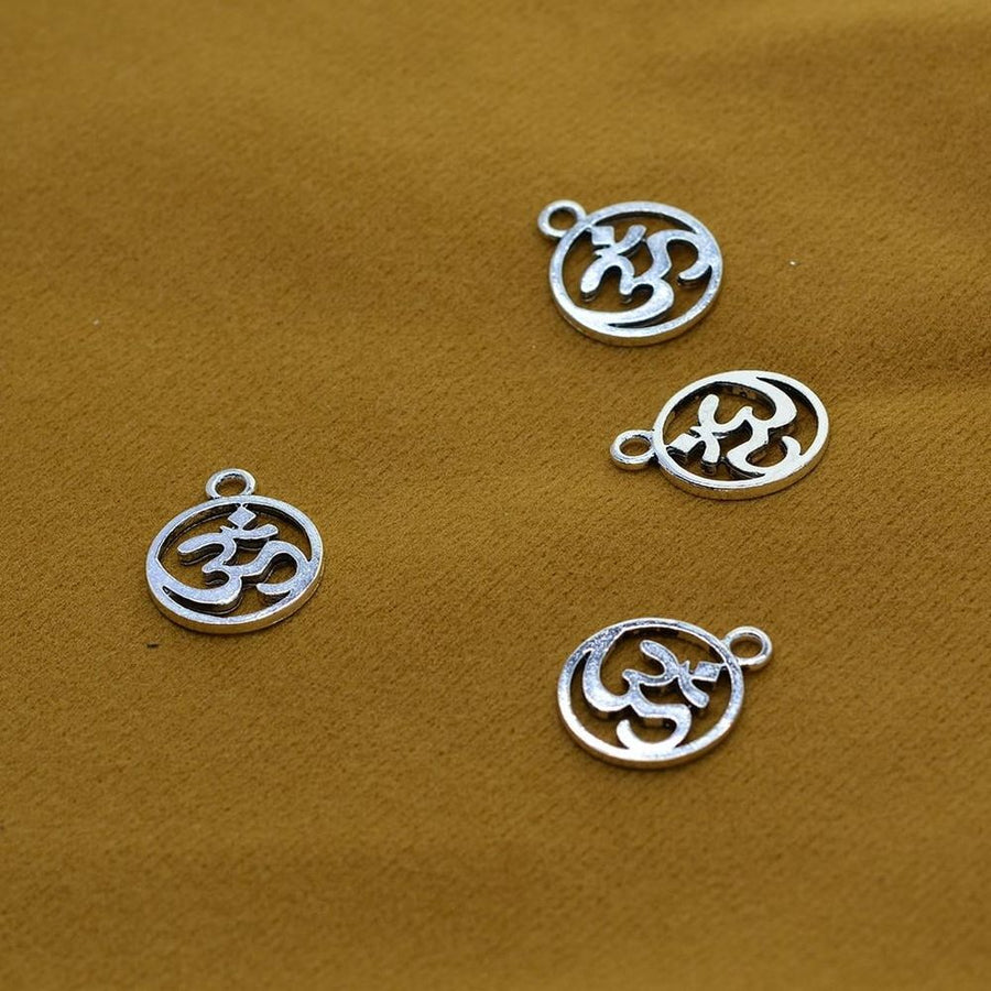 100Pcs Hollow Out Pendant Charm Jewelry Finding Craft