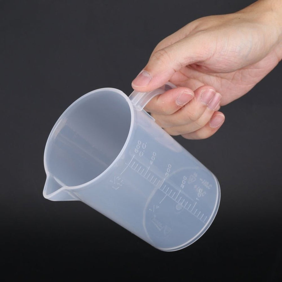 Angled Clear Plastic Cup, Plastic Measuring Cup Lid Angled Measuring Cup Measuring Cups with Lid Kitchen Cooking Baking Accessories, 1 Pcs, 500 ML, 6.29x5.39
