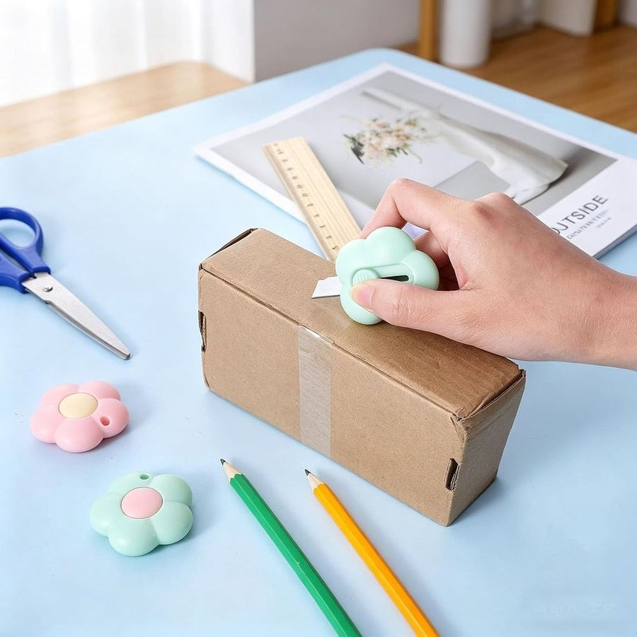 EXLEAF 15 Pcs Mini Utility Knives Cute Flower Shaped Box Cutter Retractable Letter Opener Portable Cutter with Hole for Office Home Use