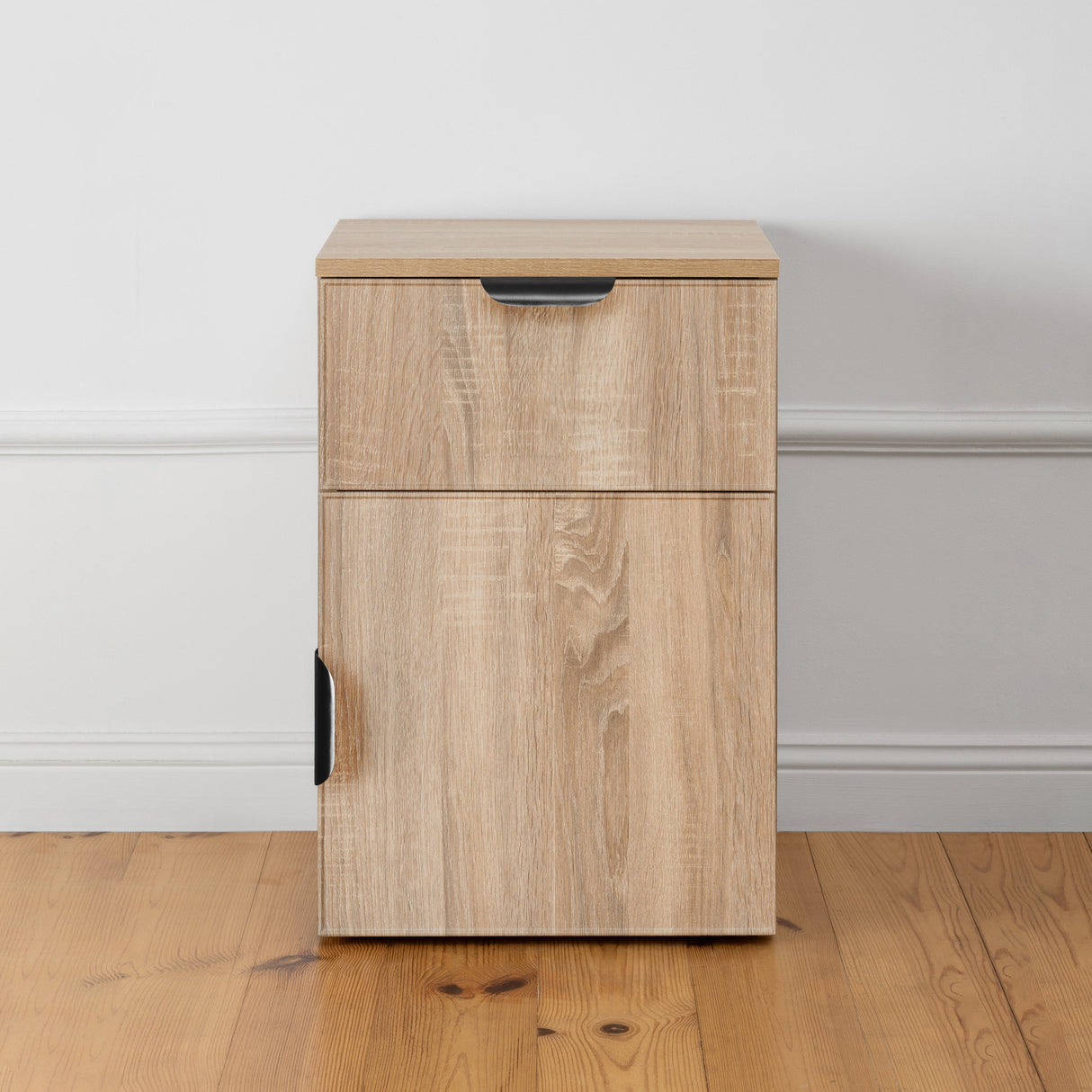 PORTO BEDSIDE TABLE - NATURAL OAK - SLIM - PULL BLACK