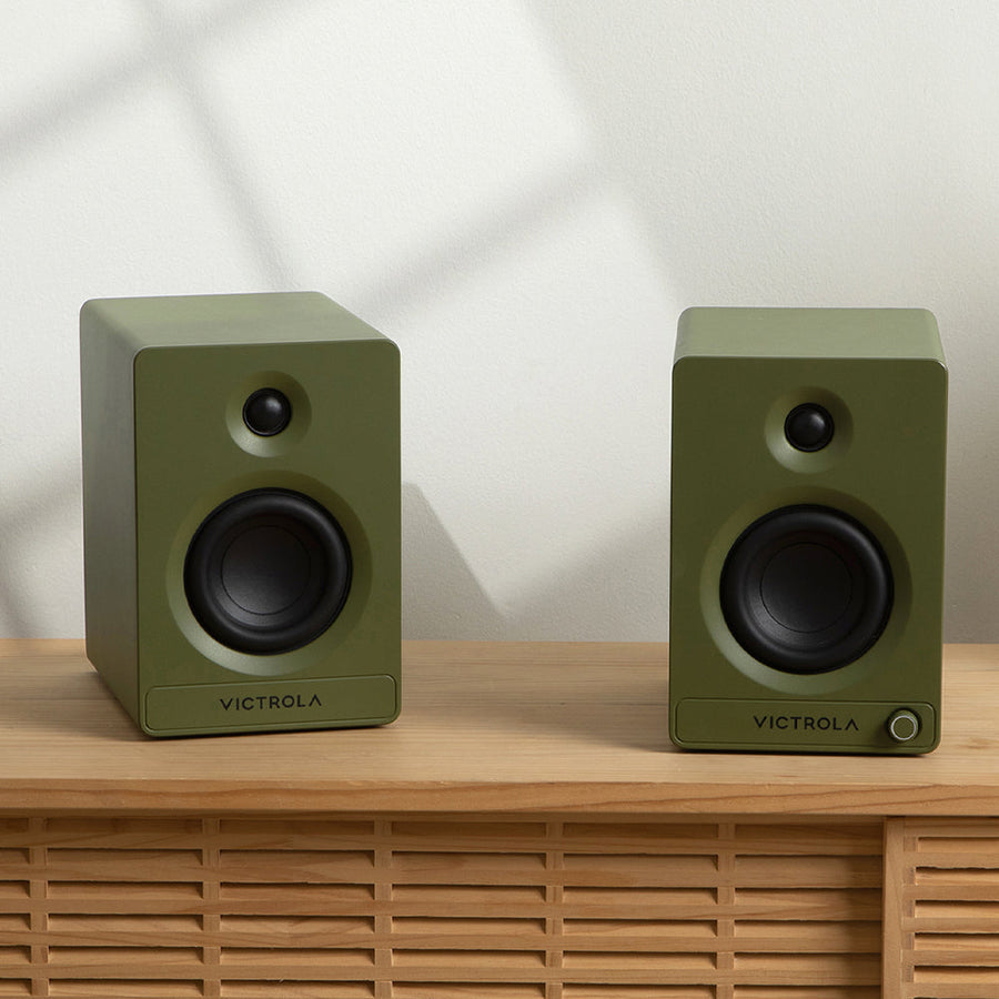 Victrola Automatic Turntable + Victrola Tempo Bookshelf Speakers Bundle - Green