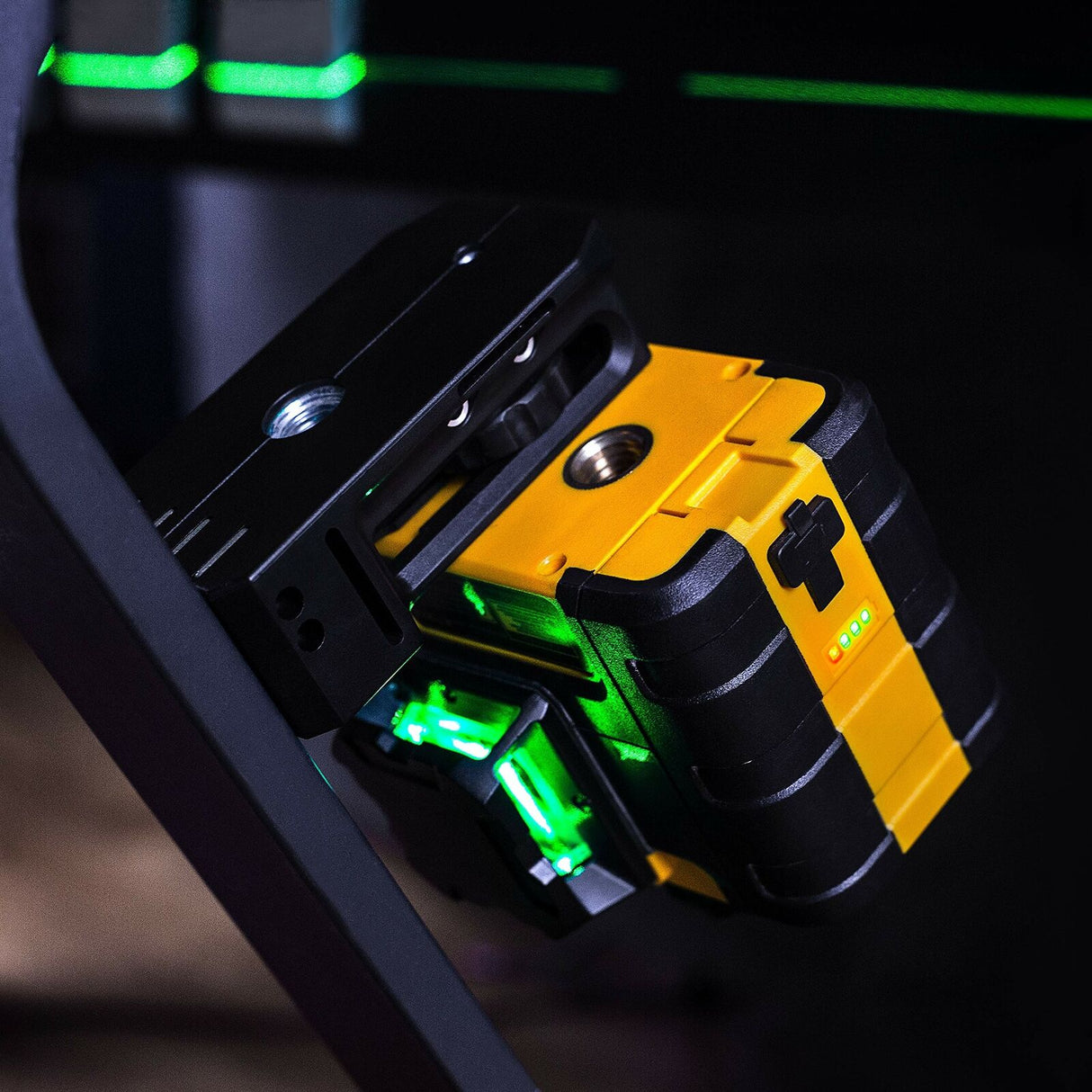 KAIWEETS KT360A Green Laser Level 3 X 360? Rotary Self Leveling with 1 Rechargeable Battery