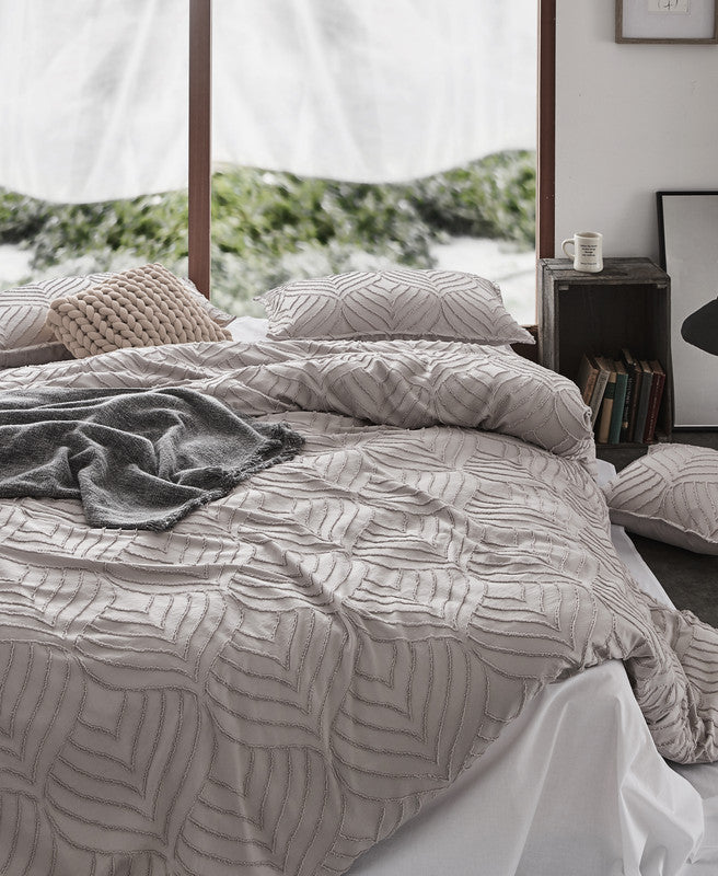 100% Premium Tufted Microfibre Quilt Cover Set - Ultra-Soft, Durable Embroidery Bedding Comforter Set - Machine Washable & Zipper Closure - Beige - Single