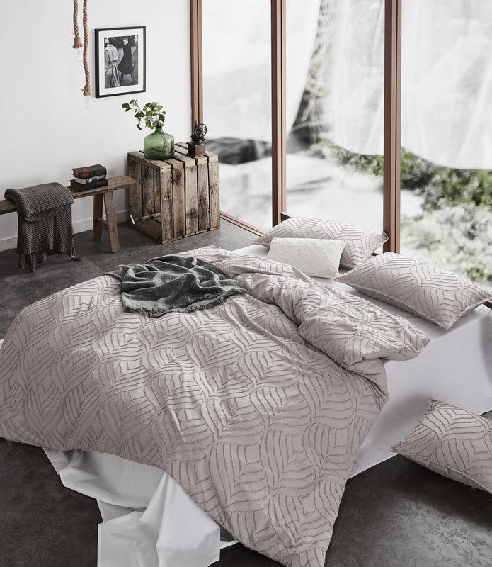 100% Premium Tufted Microfibre Quilt Cover Set - Ultra-Soft, Durable Embroidery Bedding Comforter Set - Machine Washable & Zipper Closure - Beige - Single