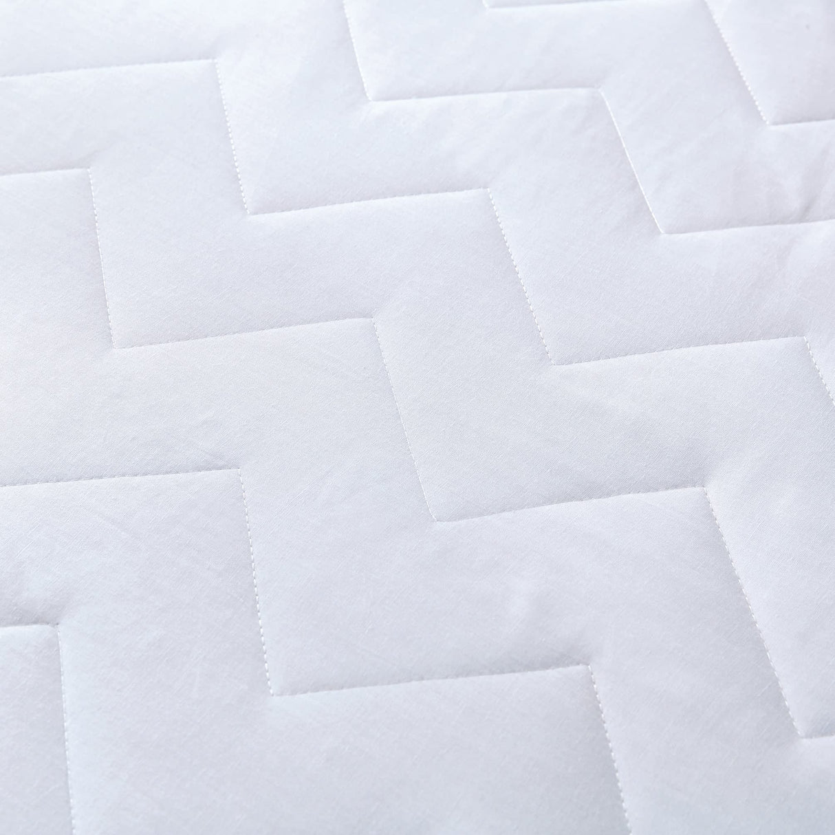 100% Ultra-Soft Cotton Quilted Anti-Microbial Mattress Cover Protector - White - Queen Size