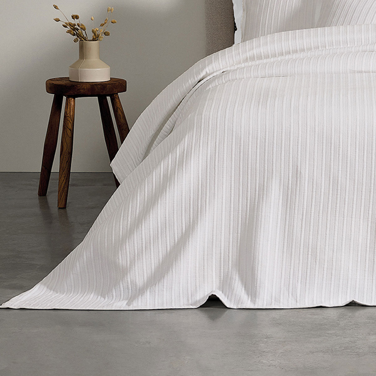 Evora Luxe White Cotton Jacquard Coverlet Set for Queen/King Beds
