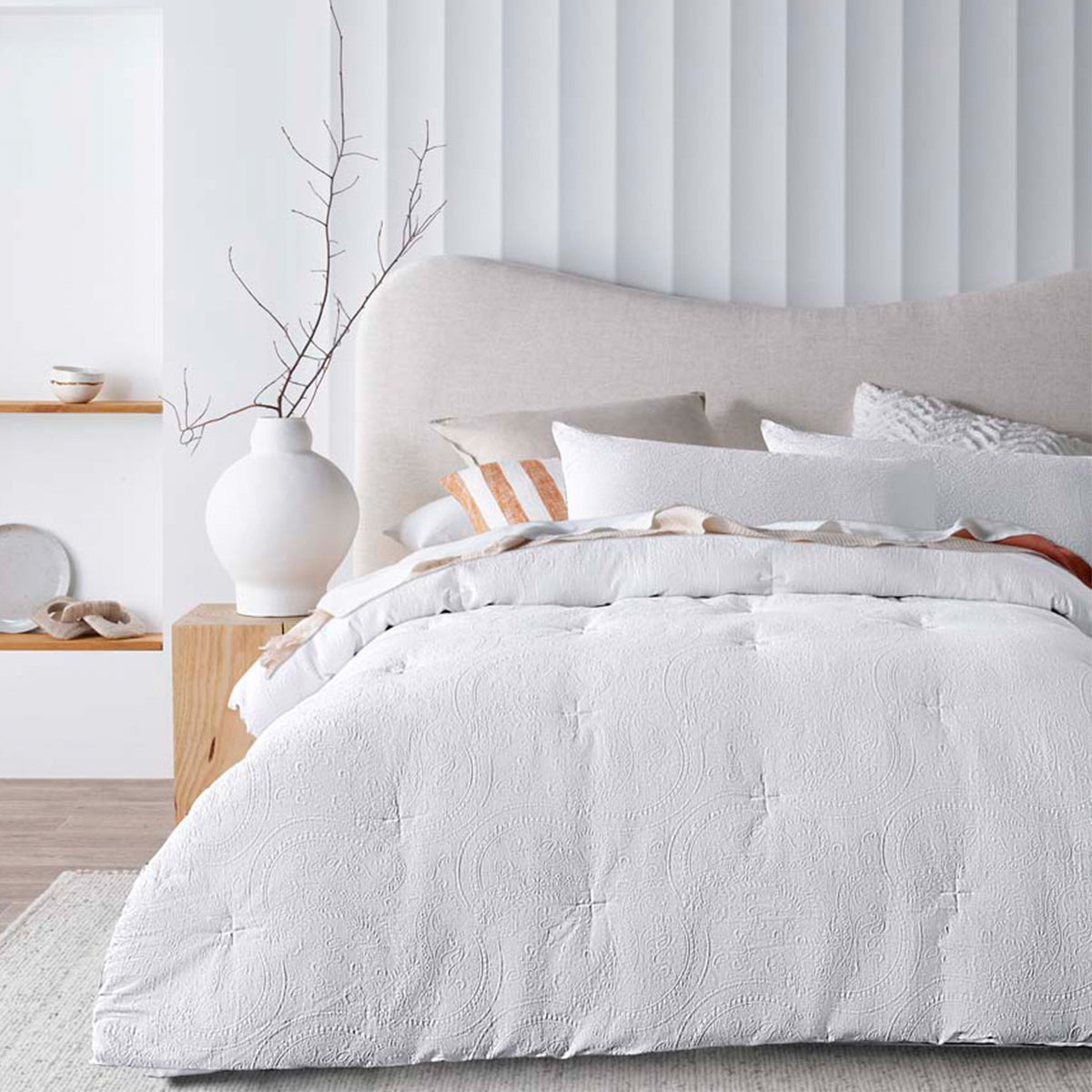 Elma White Jacquard Queen 3-Piece Comforter Set by Accessorize