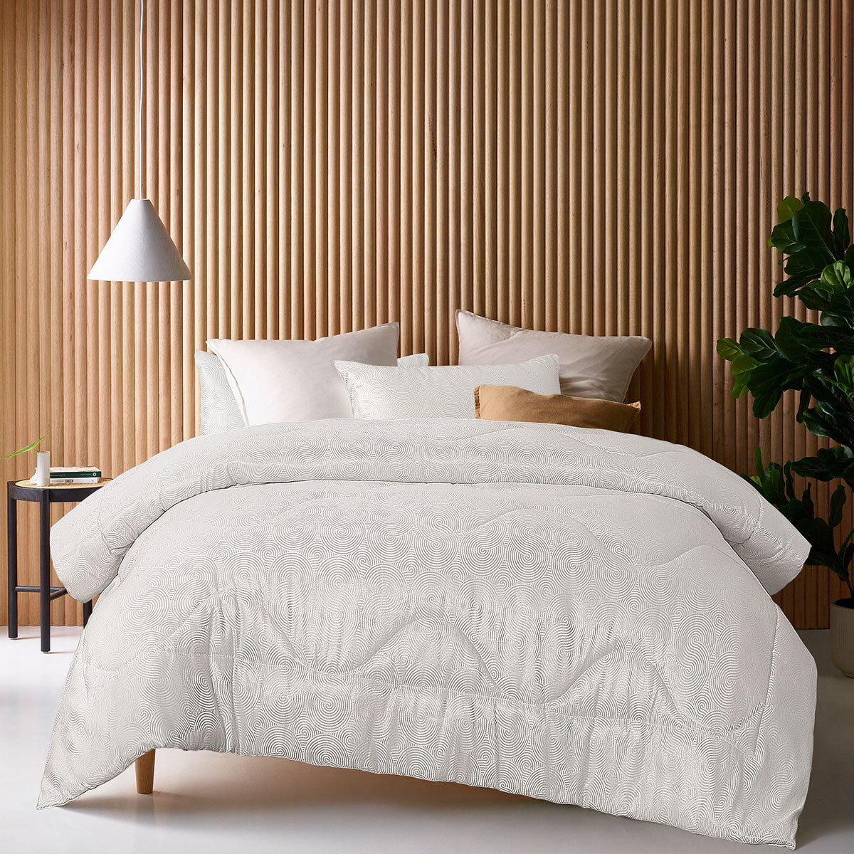 Vera Luxe 3-Piece Jacquard Comforter Set for Queen Beds
