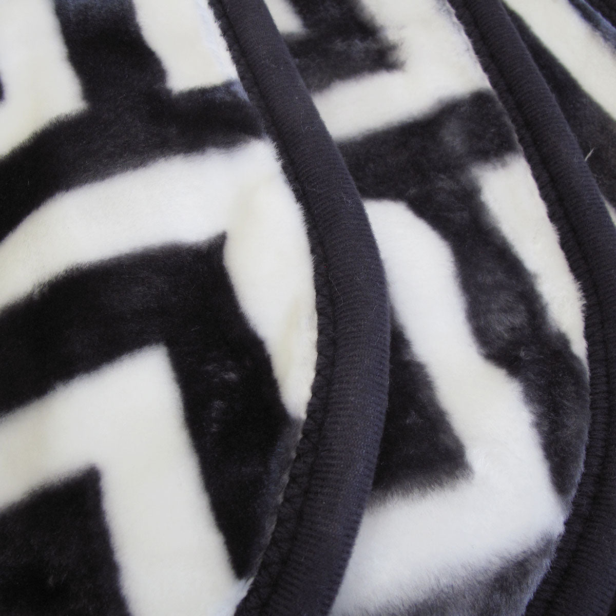 Charcoal 800GSM Greek Key Design Premium 1 Ply Mink Blanket for Queen Size Comfort