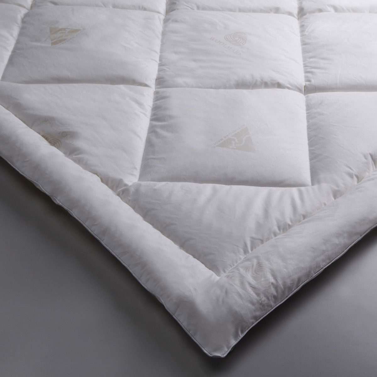 Logan and Mason Premium 500GSM Pure Wool Quilt - Queen Size Comfort