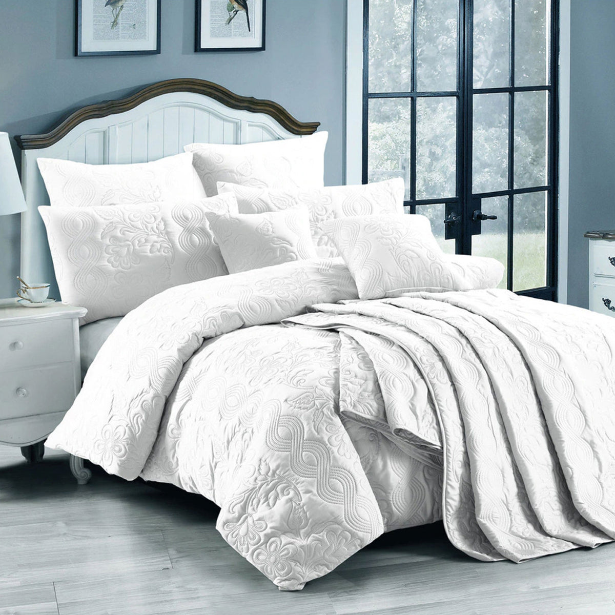 Marguerite Floral Luxury Quilt Cover Set in White - Double Size by Georges Fine Linens