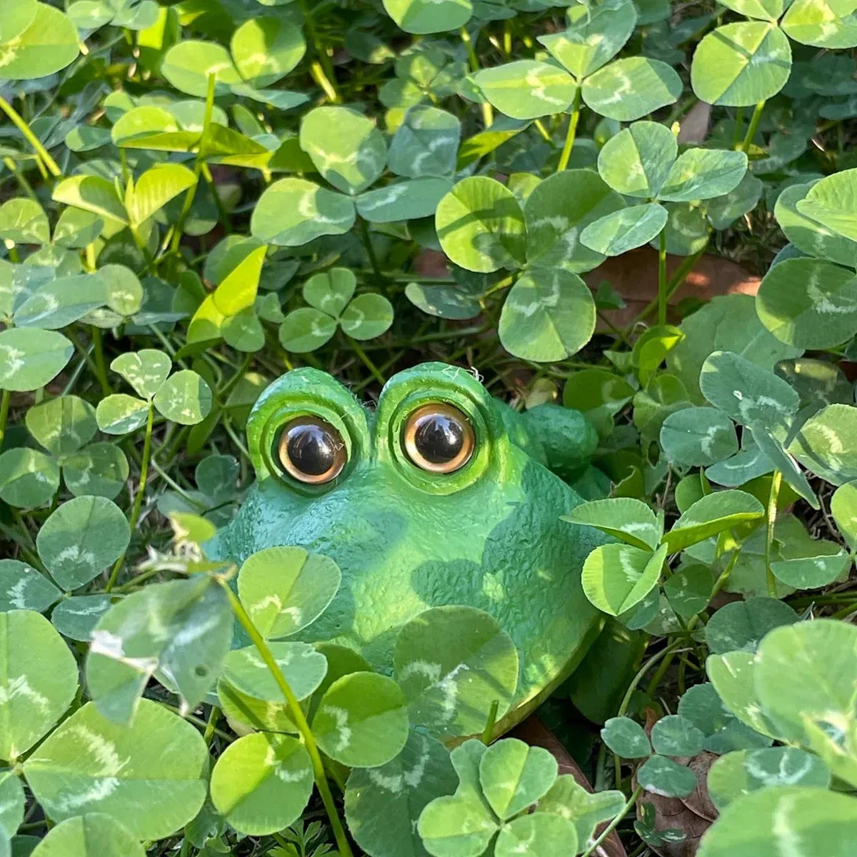 Aquarium Frog Ornament Cute Frog Decor for Fish Tank with Air Bubble Feature