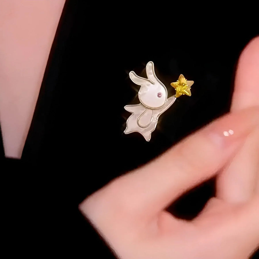 Fashion Unique Shell Rabbit Brooch for Women Versatile Star Accessory Jewelry