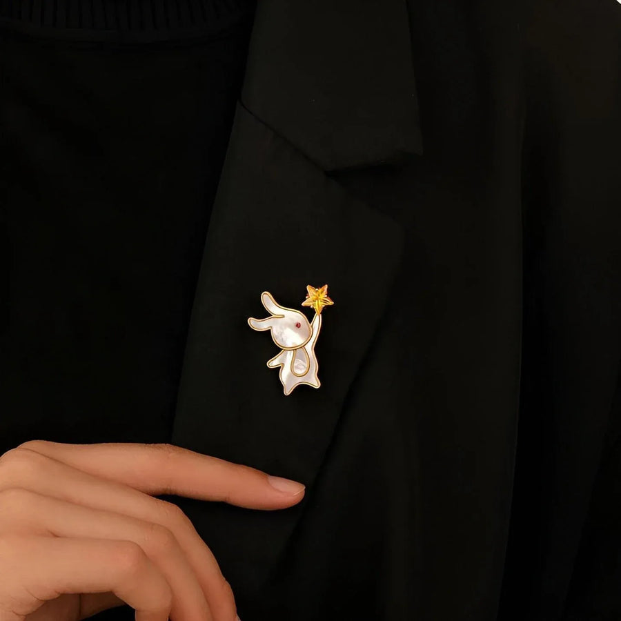 Fashion Unique Shell Rabbit Brooch for Women Versatile Star Accessory Jewelry