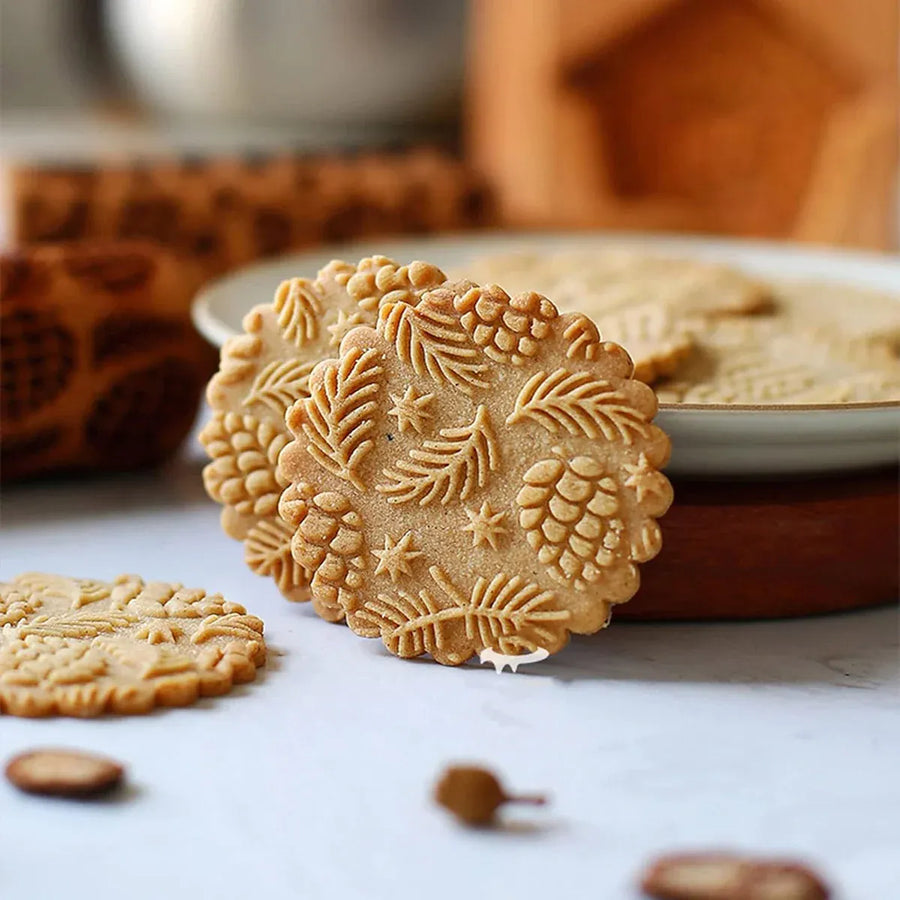 Christmas Wooden Rolling Pin Engraved Pine Cone Leaf Pattern Baking Embossed