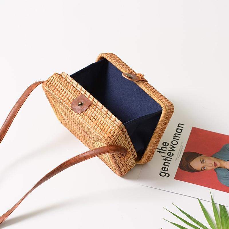 Handmade Square Rattan Bag Autumn Beach Diagonal Purse Vintage Style 19X13X7Cm