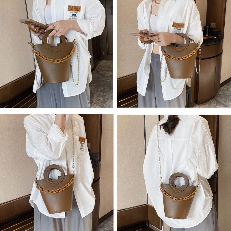 Stylish Round Chain Crossbody Bag For Women - Brown