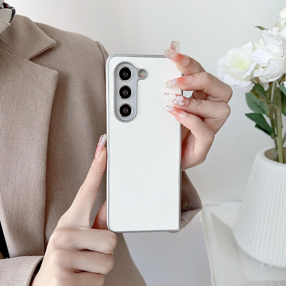 For Samsung Galaxy Z Fold4 5G Shiny Leather Phone Case With Metallic Finish - White