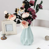 Drop-resistant Vase for Creative Living Room Flower Arrangements - Green - Close-Up Angle