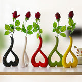Creative Heart-shaped Ceramic Flower Vase for Home Office or Wedding Decor - Red - Close-Up Angle