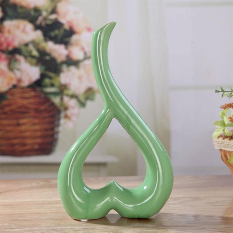 Creative Heart-shaped Ceramic Flower Vase for Home Office or Wedding Decor - Red