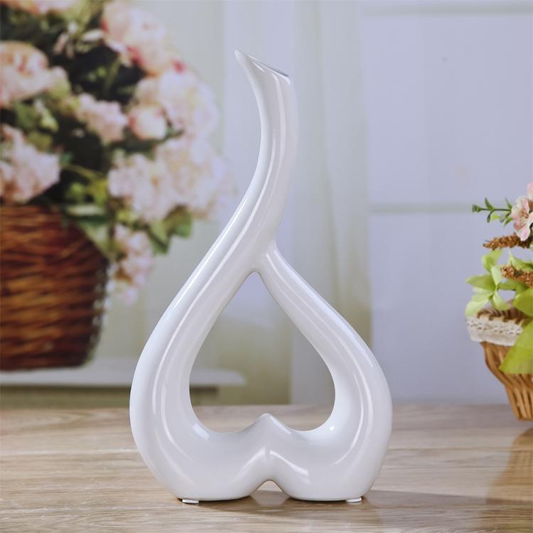 Creative Heart-shaped Ceramic Flower Vase for Home Office or Wedding Decor - Red