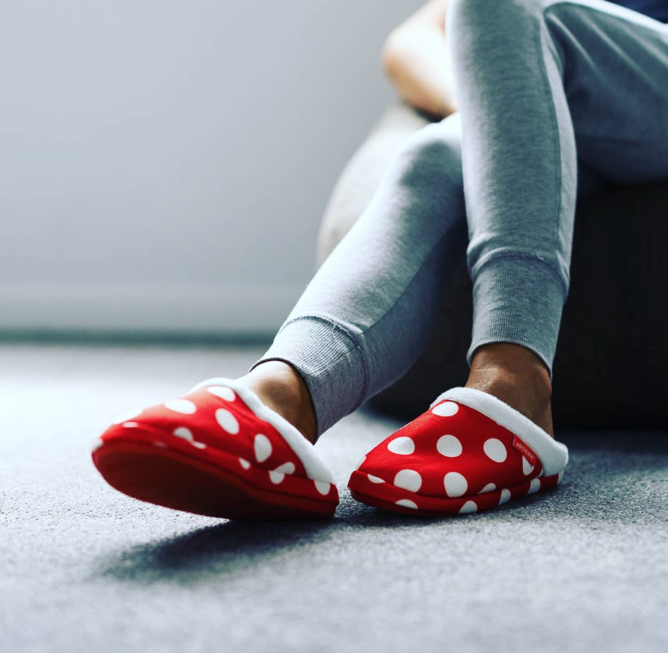 ARCHLINE Orthotic Slippers Slip On Scuffs Pain Relief Moccasins - Red Polka Dot - EUR 38 (Womens US 7)