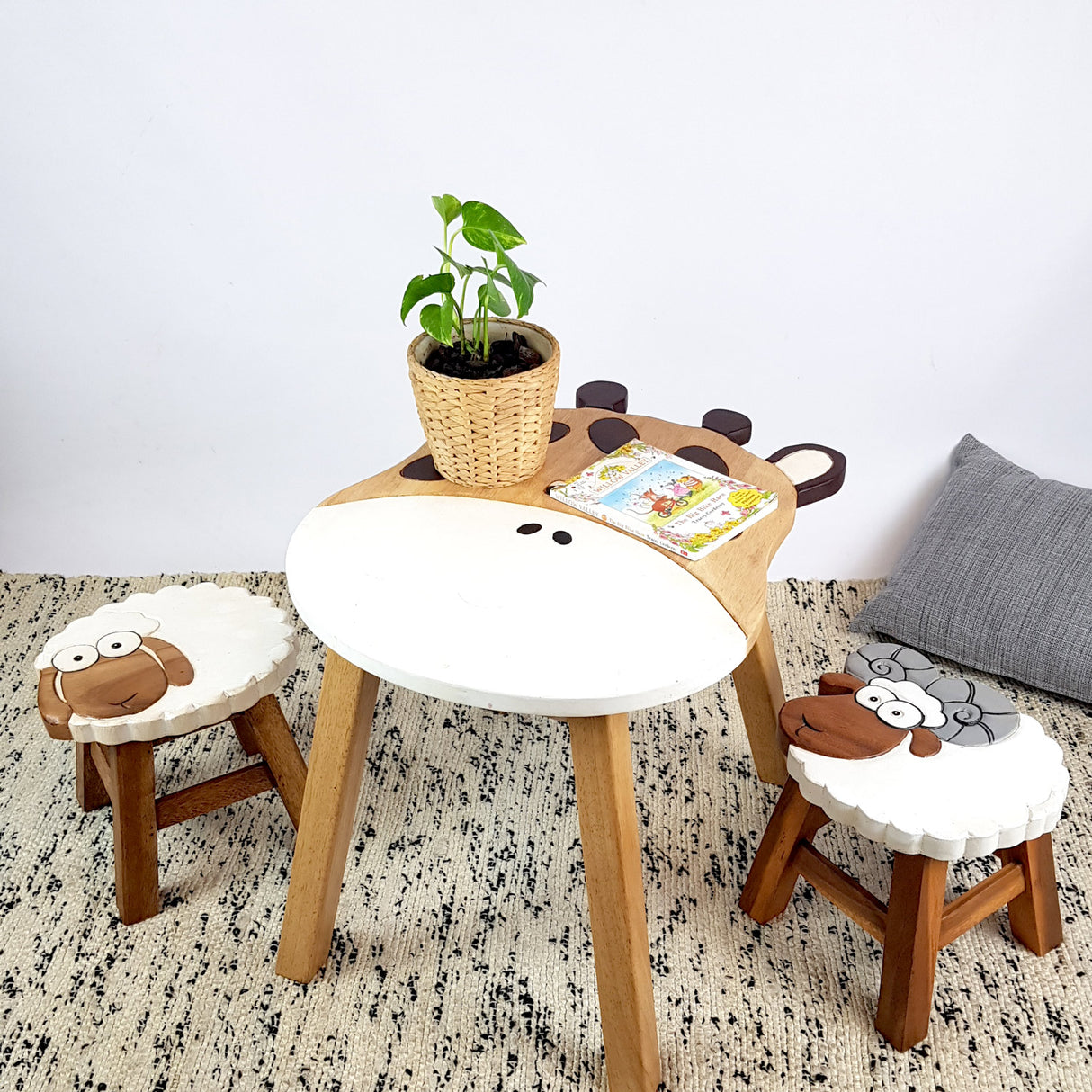 Giraffe-Inspired Kids' Table and Stool Duo Set