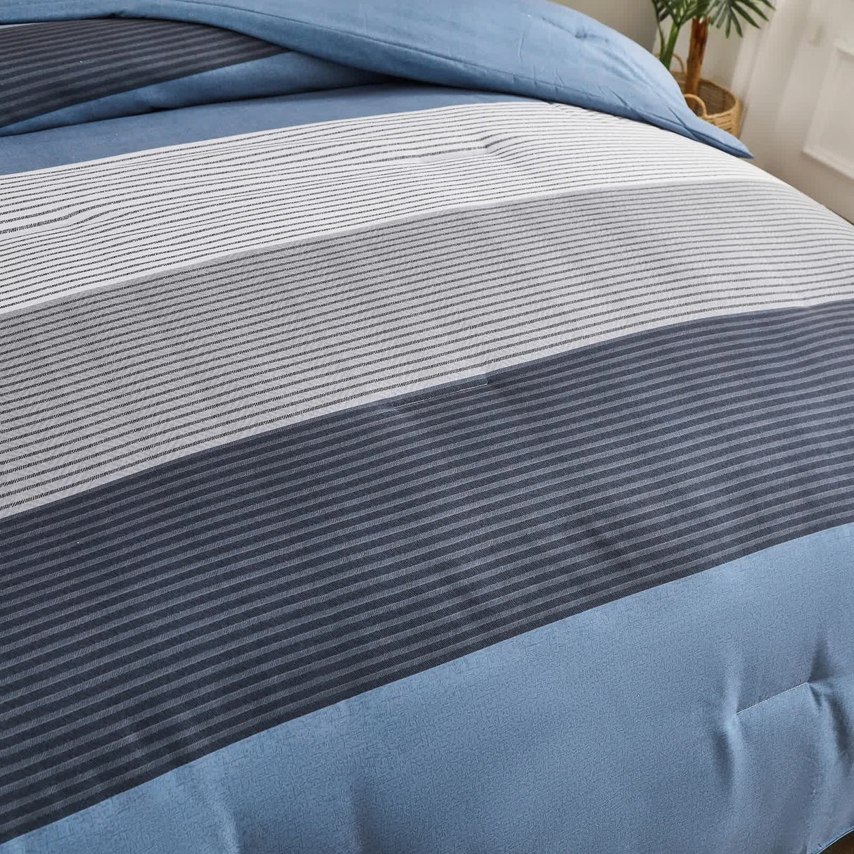 Coastal Drift striped Comforter Bundle – Breezy 3‑Piece Bedding