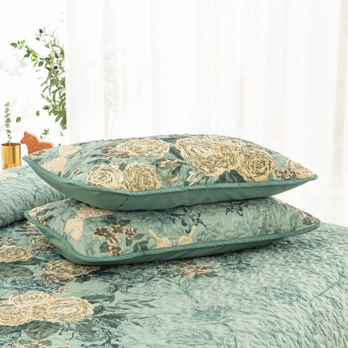 Meadow Butterfly Green Quilted Bedspread Set with Floral Details and Pillowcases