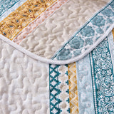Graceful Quilted Coverlet and Pillowcases Set: Timeless Beauty and Comfort - Queen size - Extra Image