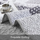 Bespoke Quilted Bedspread and Pillowcases Set: Tailored Luxury for Your Home - Queen size - Close-Up Angle