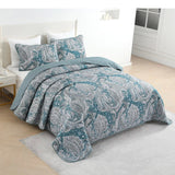Vintage Quilted bedspread and pillowcovers set: Nostalgic Appeal - Queen size - Side View
