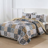 Retro Charm Queen Bedspread Set with Bold Checkered Design - Side View