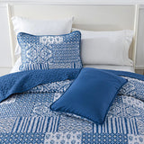 Blissful Quilted bedspread and pillowcovers set: Relax in Style - Queen size - Top-Down View