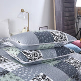 Vivacious Quilted bedspread and pillowcovers set: Full of Life and Energy - Queen size - 45-Degree Angle