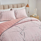 Versatile Quilted Coverlet and Pillowcases Set: Adapts to Every Season - Queen size - Top-Down View
